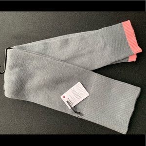 NWT gray Lululemon evolution leggings.